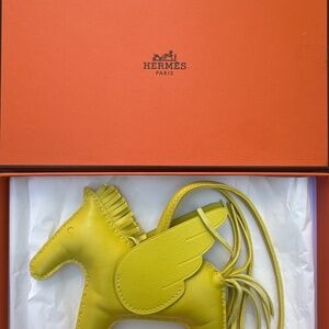 Hermès Rodeo Pegasus Bag Charm MM – Yellow